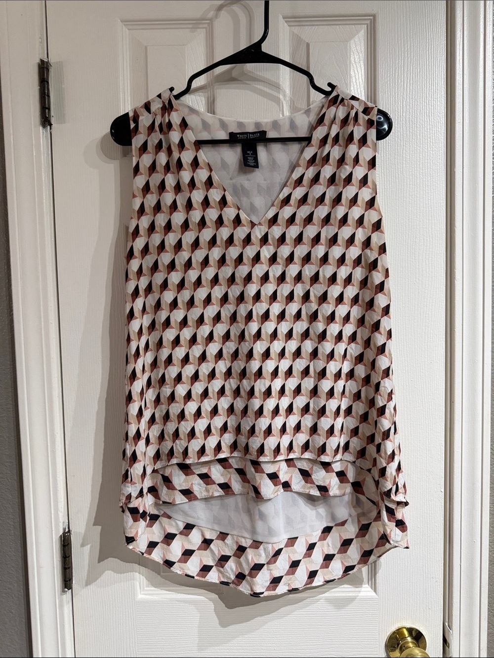 Silk White House Black Market Geometric V-Neck Sleeveless Top size small